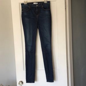 Ann Taylor‎ Loft jeggings . Size 28. Distressed,soft. 5 pocket, stretch. NWOT.